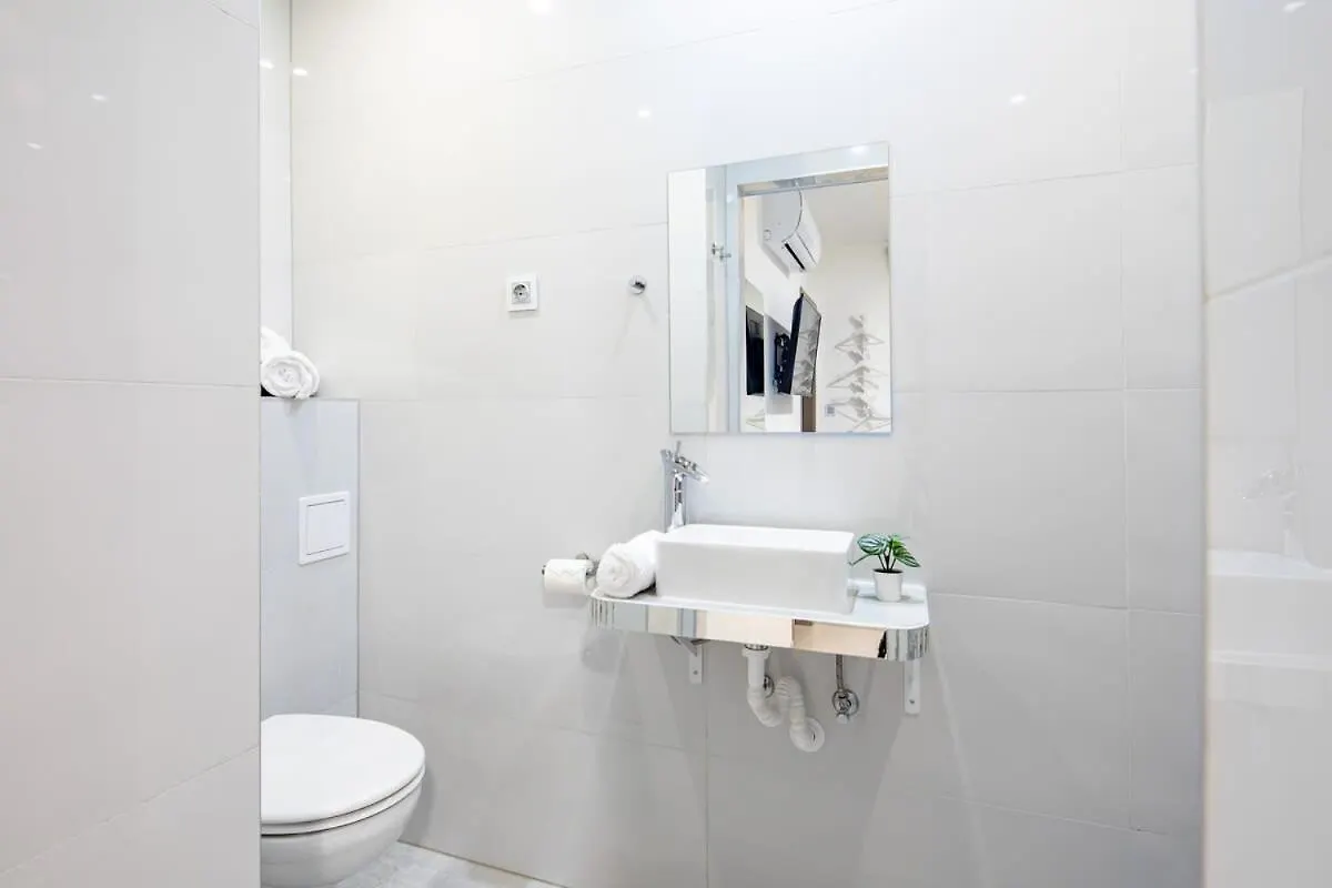 Central - New - Quiet Sleep Apartment Budapest